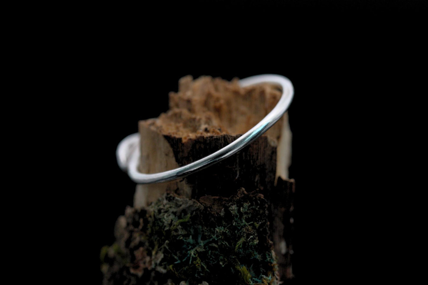 Tiny Leaf Ring