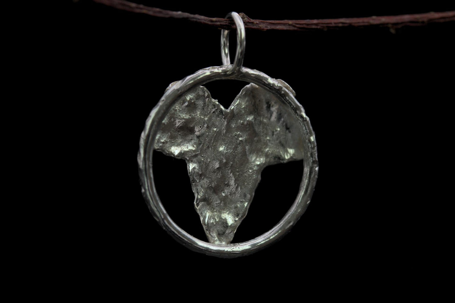 Molten Ivy Pendant - Labradorite