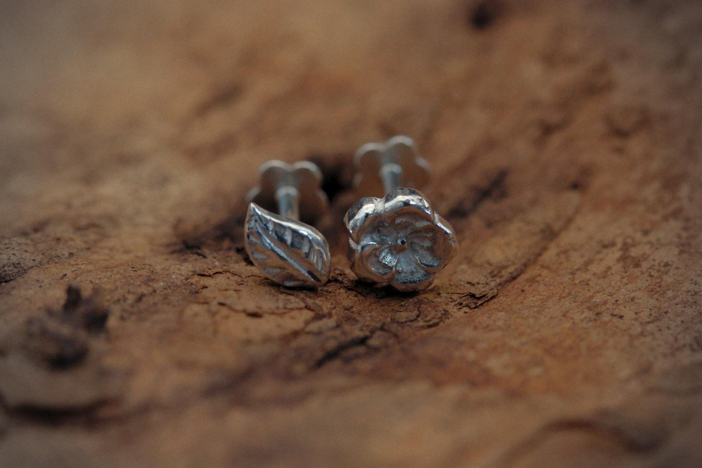 Tiny Flower or Leaf Labret