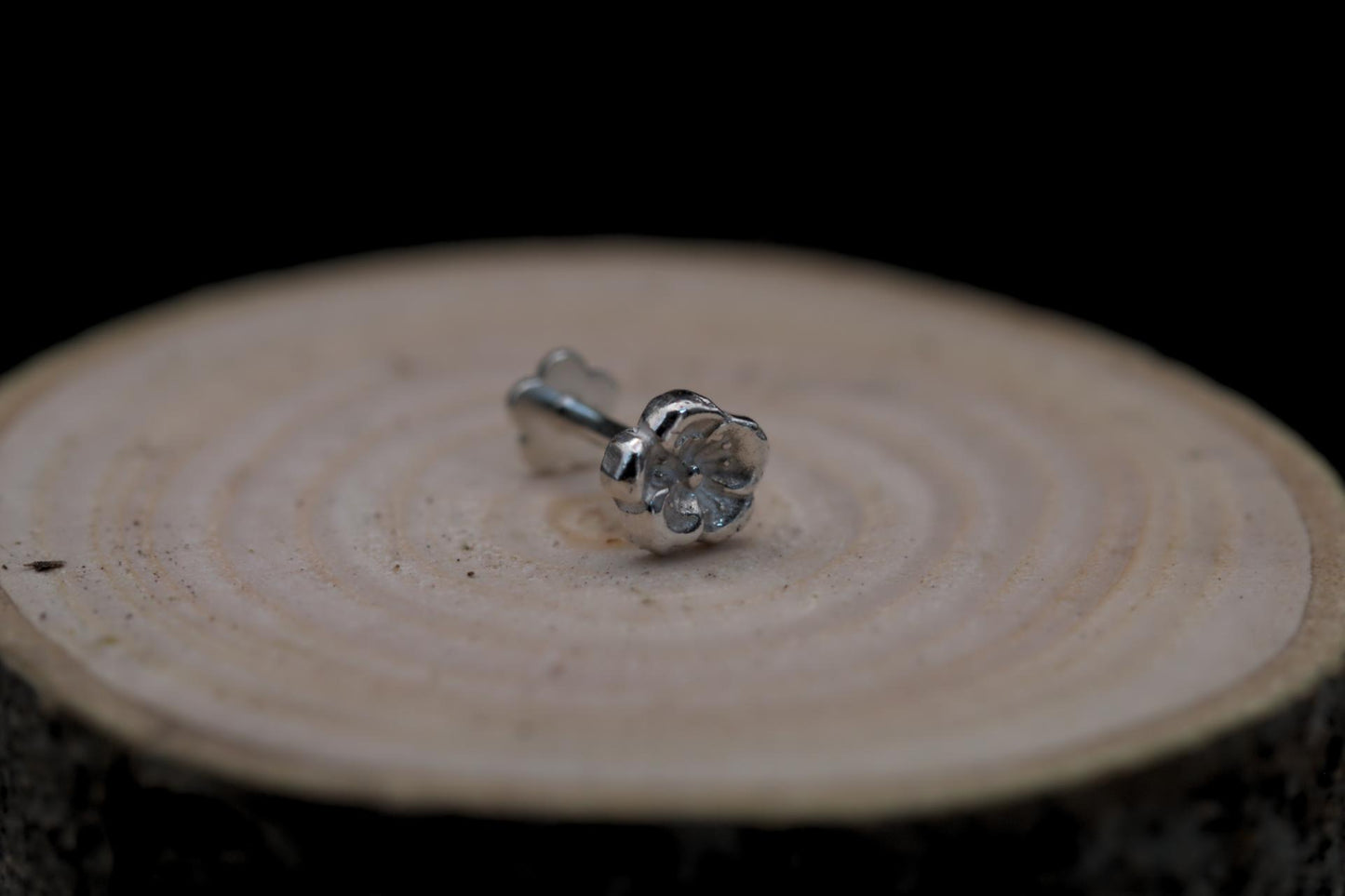 Tiny Flower or Leaf Labret