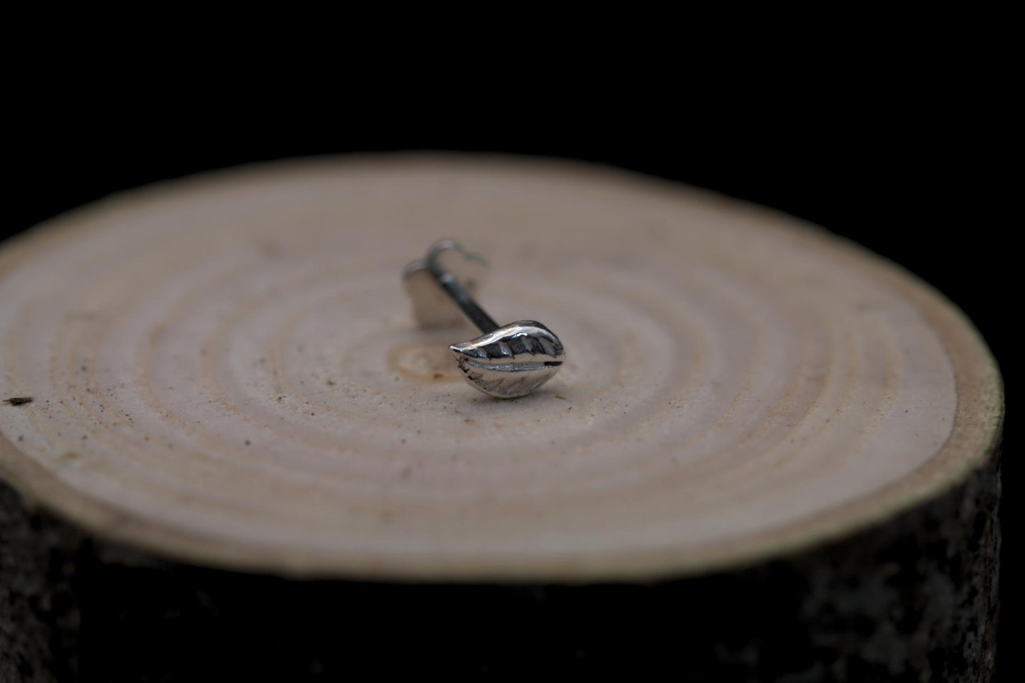 Tiny Flower or Leaf Labret