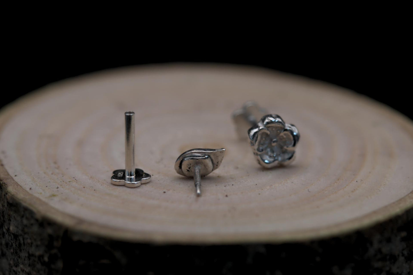 Tiny Flower or Leaf Labret