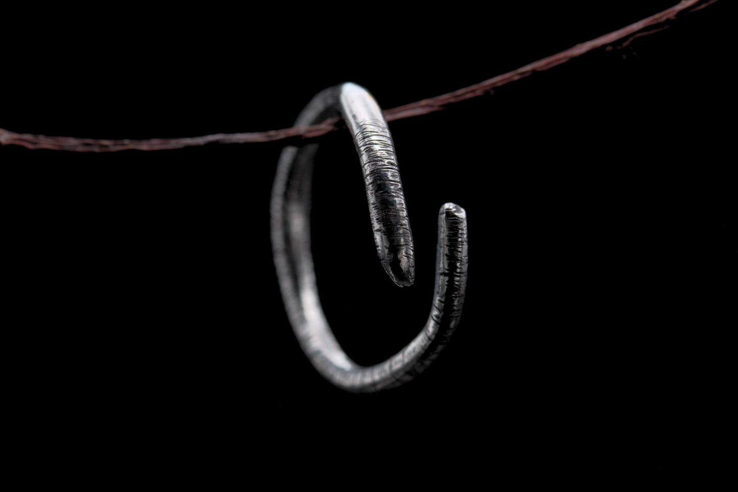 Curious Worm Ring - Size M/N