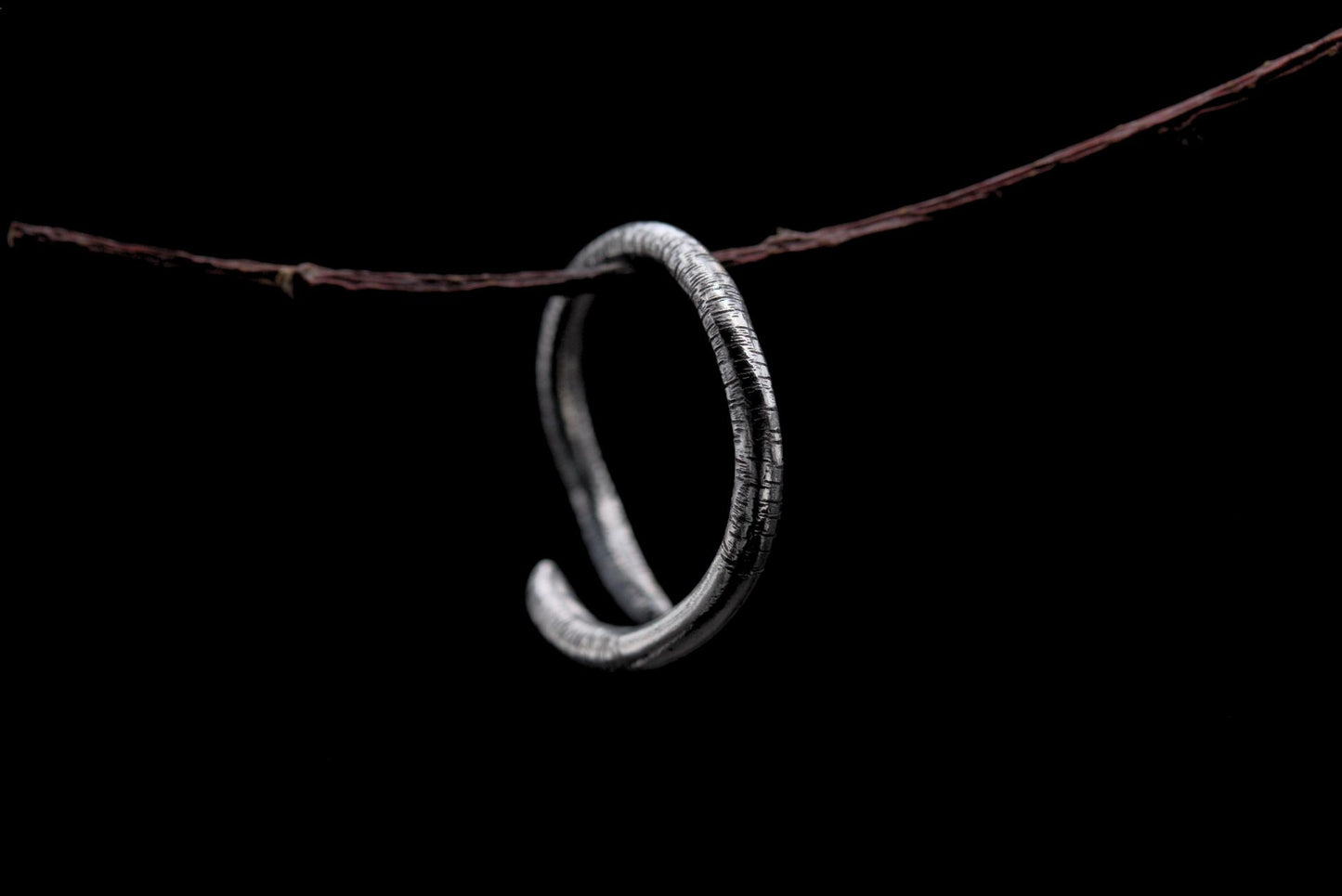 Curious Worm Ring - Size M/N