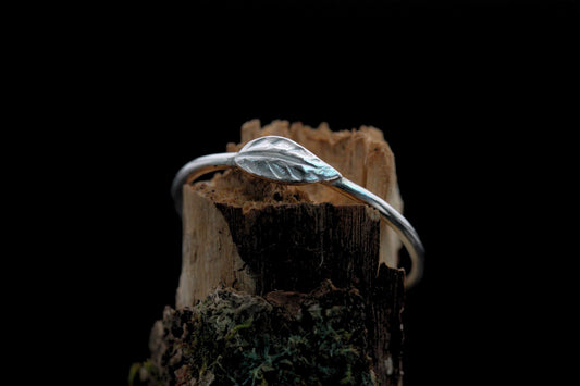 Tiny Leaf Ring