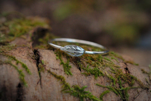 Tiny Leaf Ring